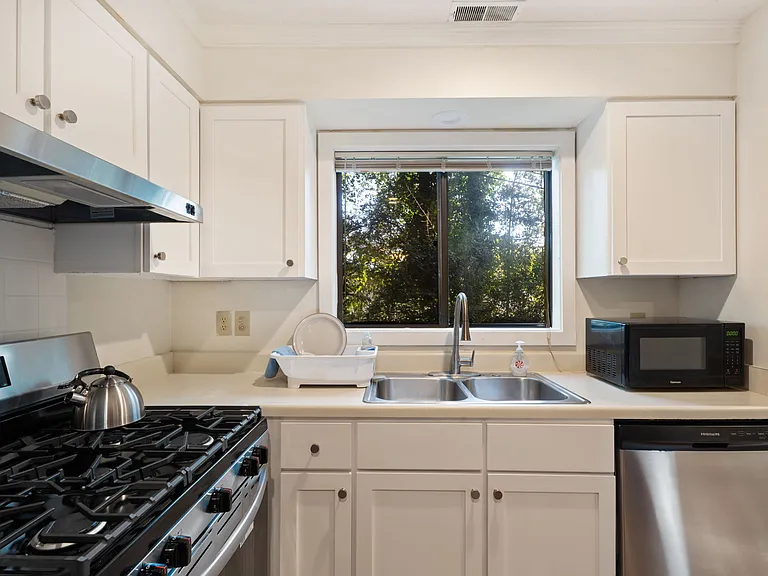 609 Hillsborough St #7 — Photo 5