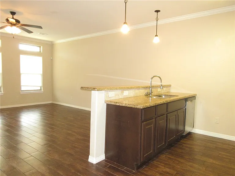 405A Ash St — Photo 5