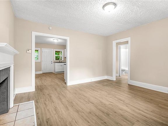 3rd image of 1826 E Farris Ave