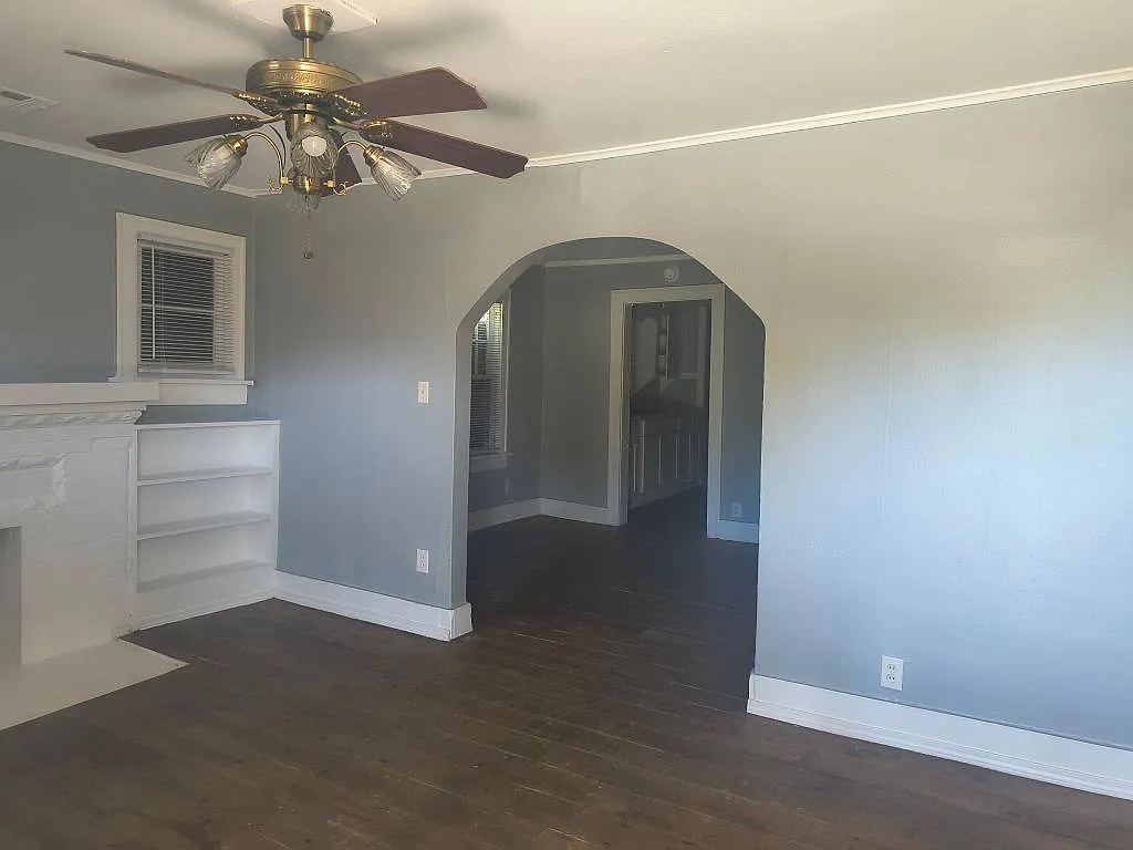 217 E Woodrow St — Photo 3