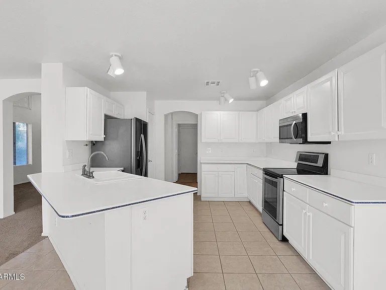 3415 E Menadota Dr — Photo 11