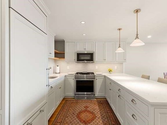 4th image of 9 Hawthorne Pl APT 14H