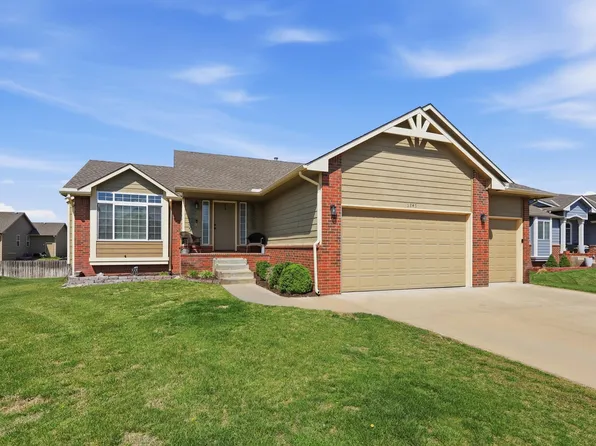 3245 S Bluelake Ct, Wichita, KS 67215