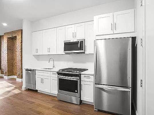 5th image of 61 Sullivan St APT 1