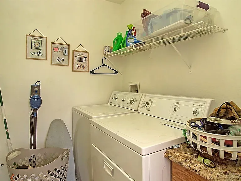 295 W Coral Dr — Photo 8