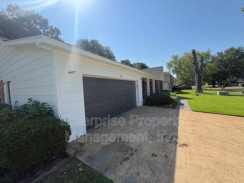 3 bed, 2.0 bath, 1897 sqft, $2,295 — Photo 4