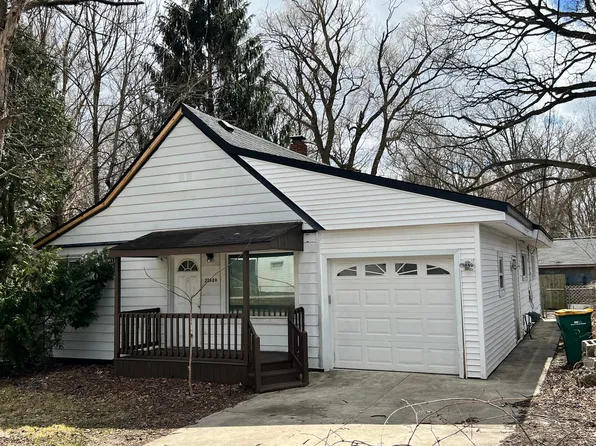 28689 Independence Ave, Farmington, MI 48336