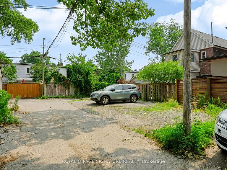 37 Strathcona Ave — Photo 17