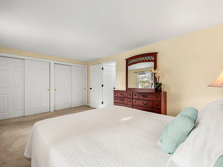 27 Glastonbury Dr — Photo 1