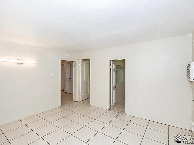 2743 S Mesa Ave — Photo 12