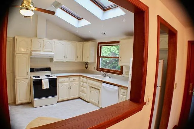 73 Moriarity Dr — Photo 12