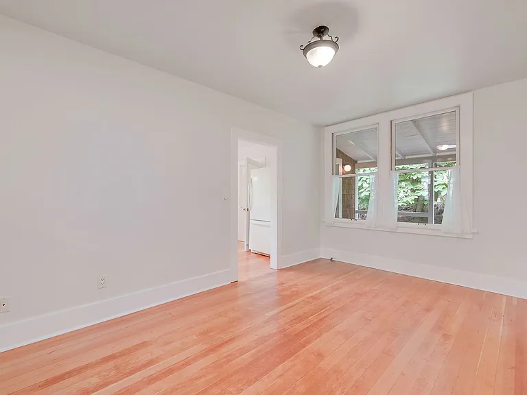 1608 Walnut St — Photo 9