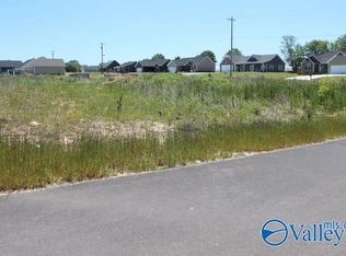 1 Peaceful Dr, Rainsville, AL 35986