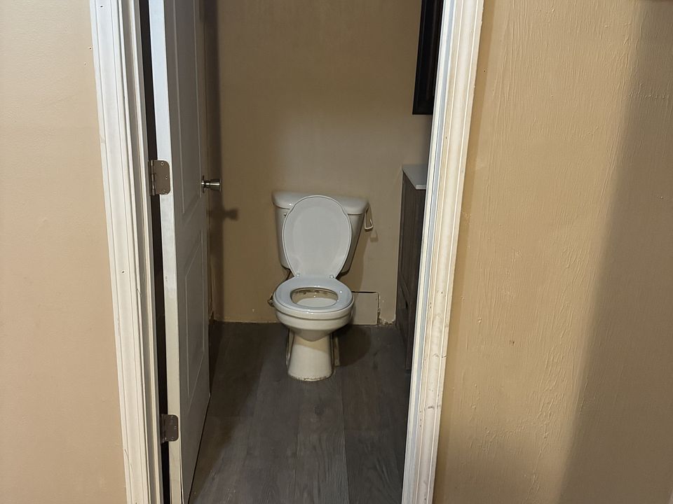 2nd image of 1155 Kentucky Ave #17616124