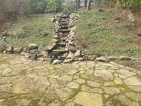 3rd image of 305 Greenway Dr