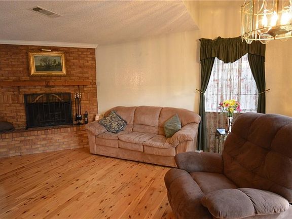 3rd image of 1501 Shirley Way