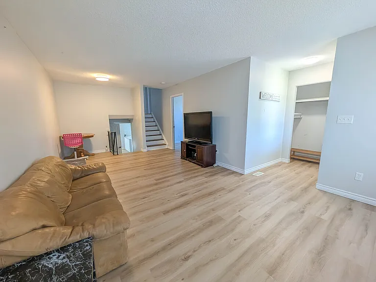 105 Tupper Dr — Photo 2