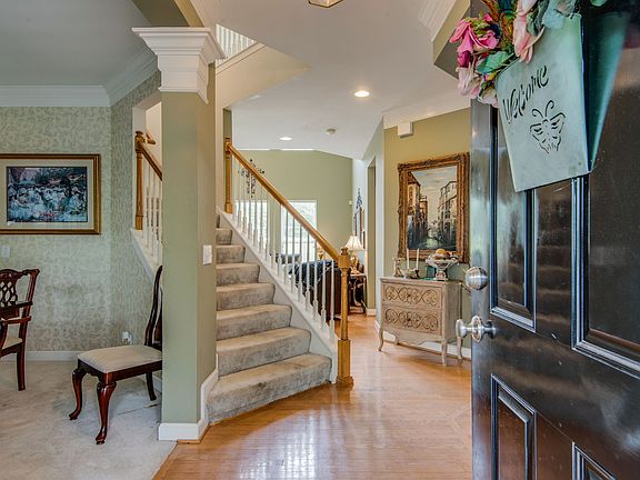 3rd image of 204 Wisteria Dr