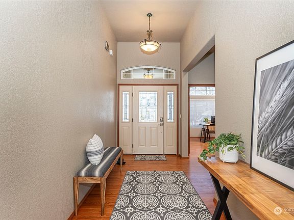 3rd image of 4408 Cashmere Drive NE