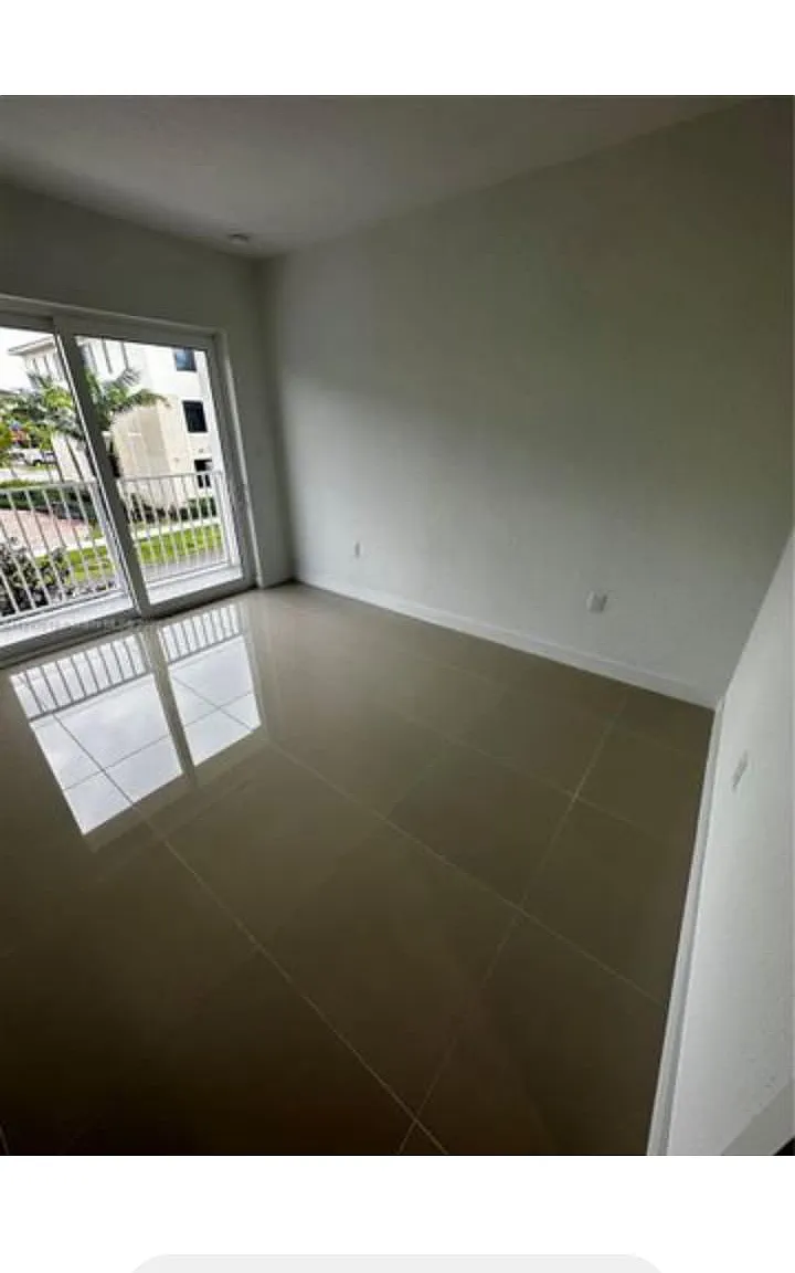 4 bed, 3.5 bath, 1600 sqft, $2,800 — Photo 4