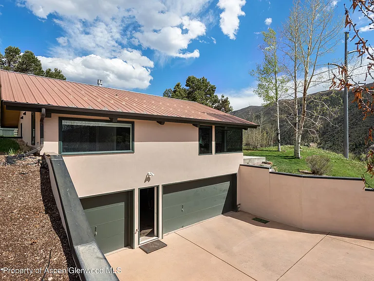 561 Booth Ln — Photo 10
