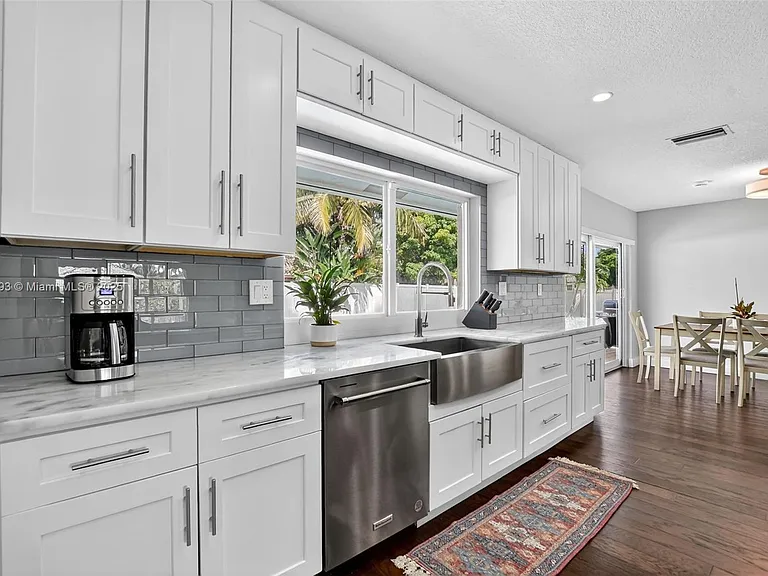 5660 Golfway Dr — Photo 11