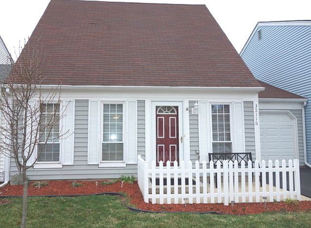 1st image of 3S116 Briarwood Dr