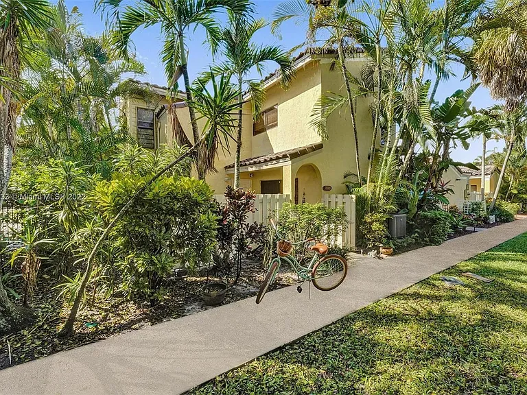 22322 Pineapple Walk Dr — Photo 8