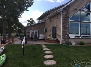 702 Best Point Dr, Madison, SD 57042