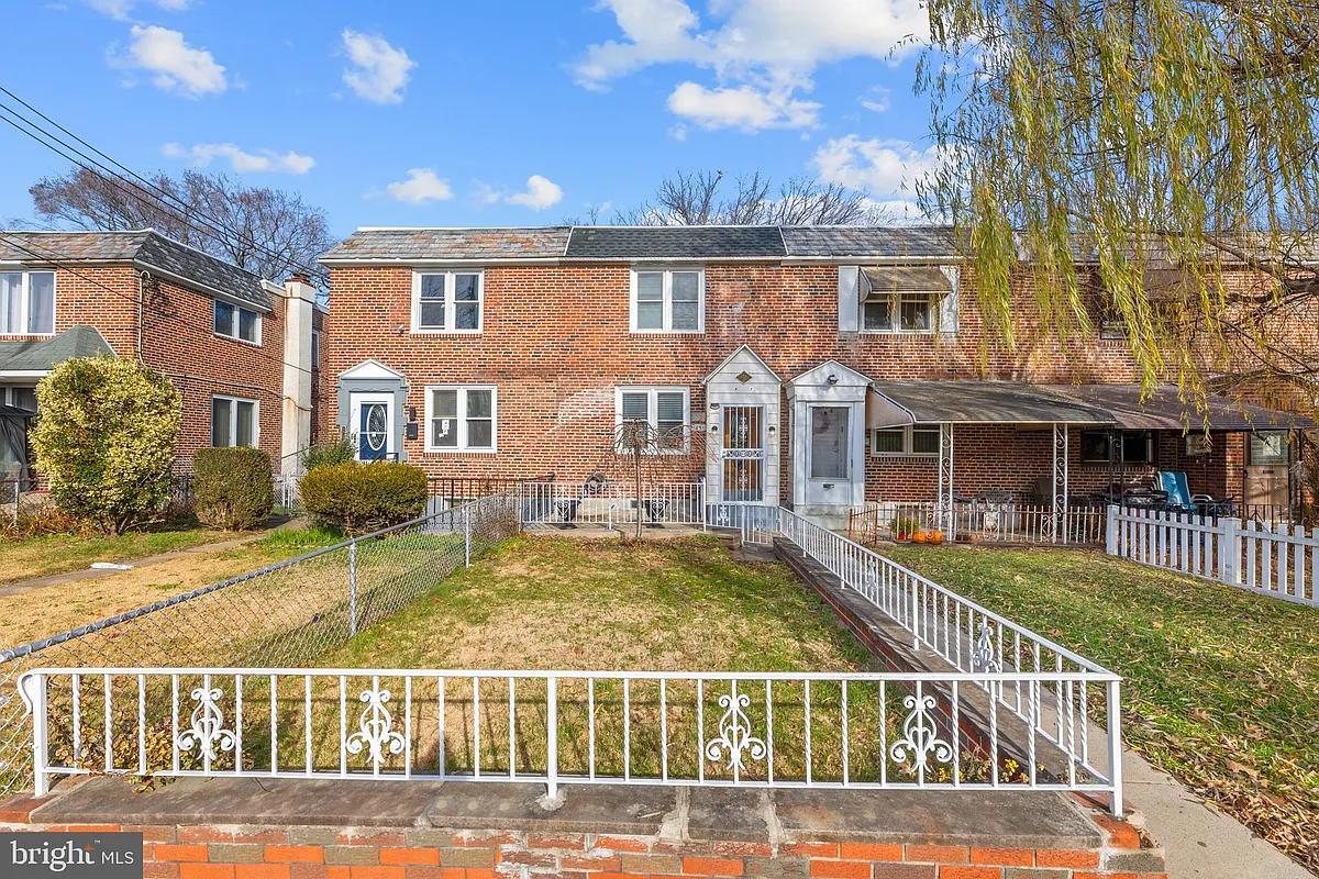 Building Photo - 1451 W End Dr