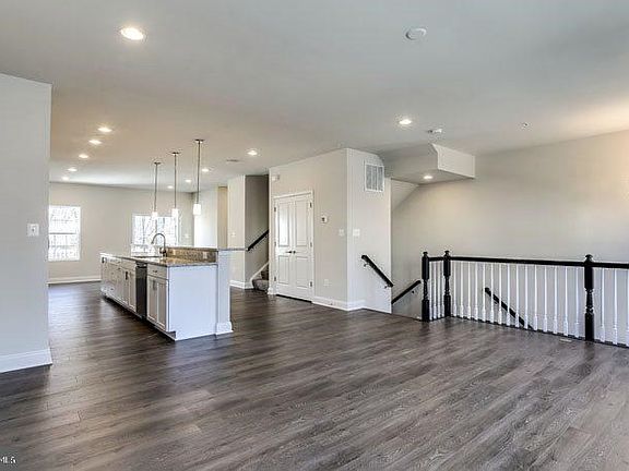 4th image of 1529 Witchhazel Cir #1529
