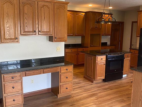5th image of 655 Greystone Dr