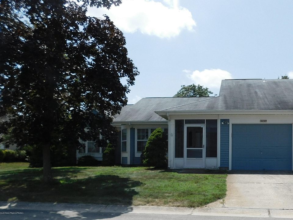 1st image of 1090A Canterbury Dr