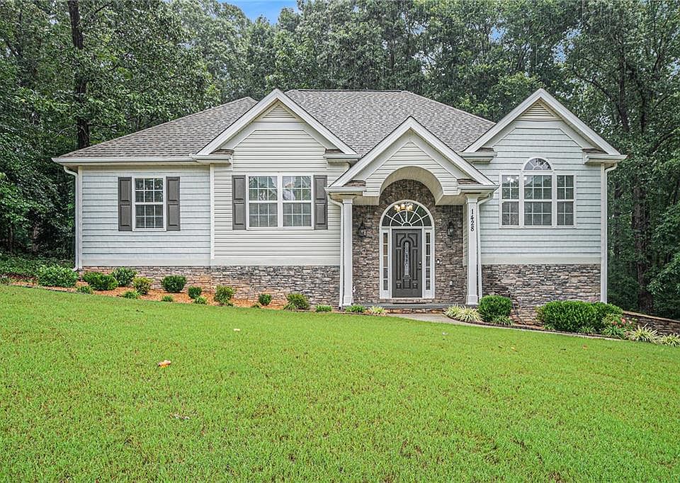 1st image of 1428 White Oak Trce