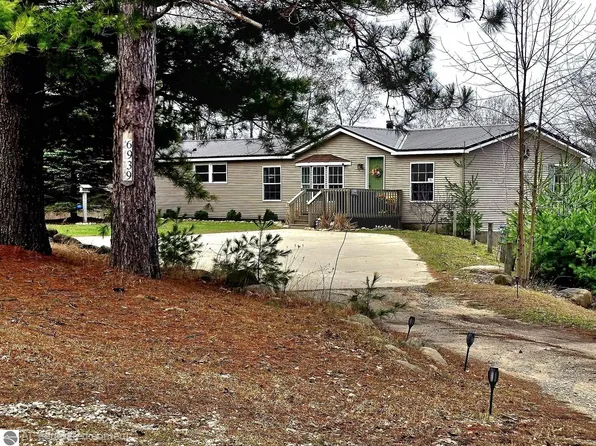 6939 170th Ave, Stanwood, MI 49346