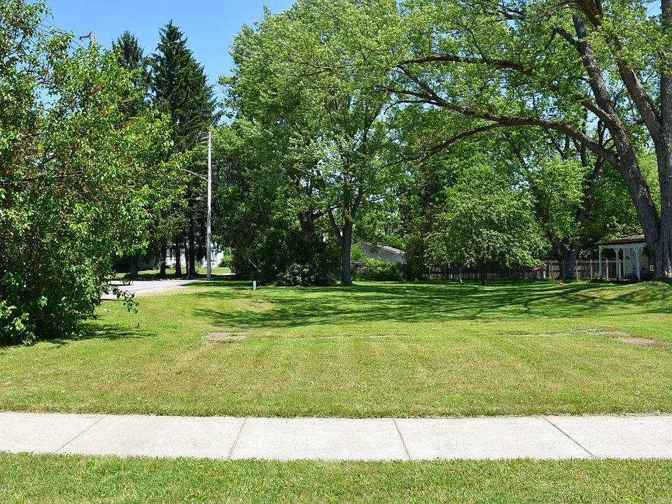 1st image of 327 Main St