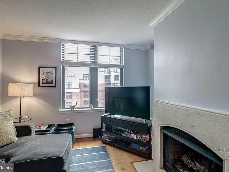 1021 N Garfield St #611 — Photo 14