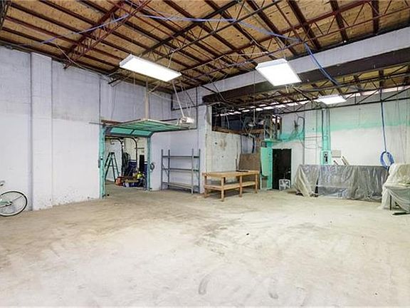 4th image of 1501 S Staples St
