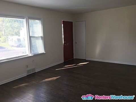 2nd image of 110 La Sierra Dr