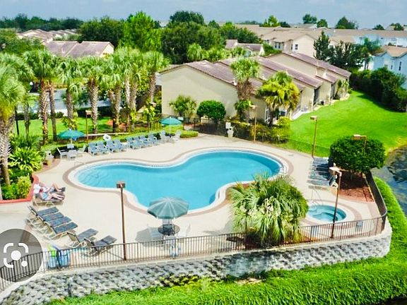 3rd image of 3157 Tamarind Cir