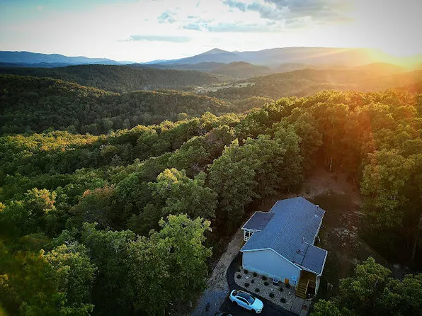 1331 Cherokee Trl, Covington, VA 24426