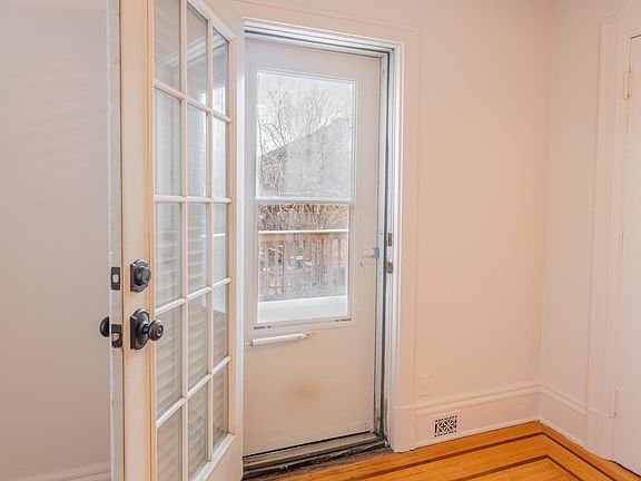 4th image of 2541 Garfield Ave