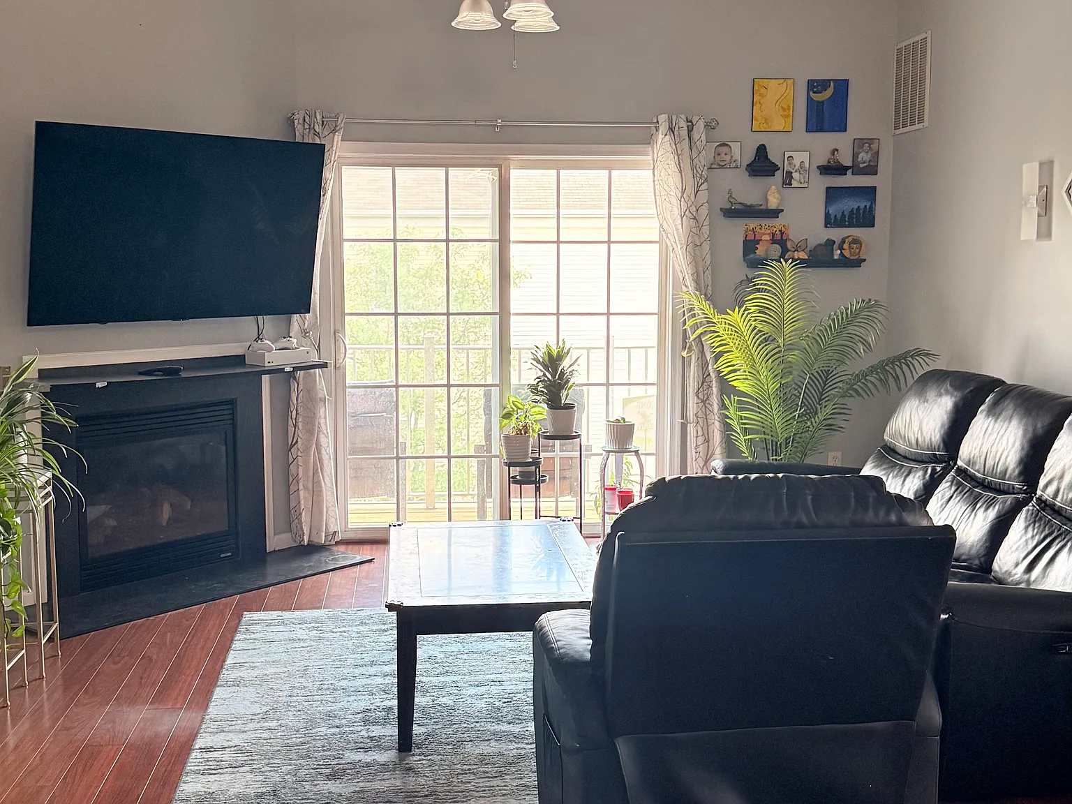 2 bed, 1200 sqft, $2,400 — Photo 1
