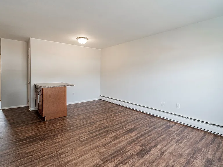 114-120 Montgomery Street Apartments — Photo 9