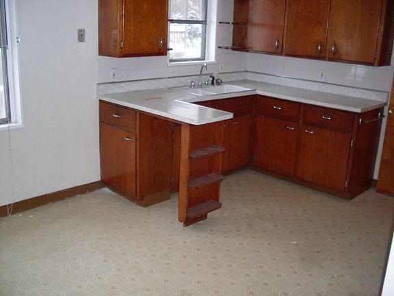 3rd image of 4614 E 104th St