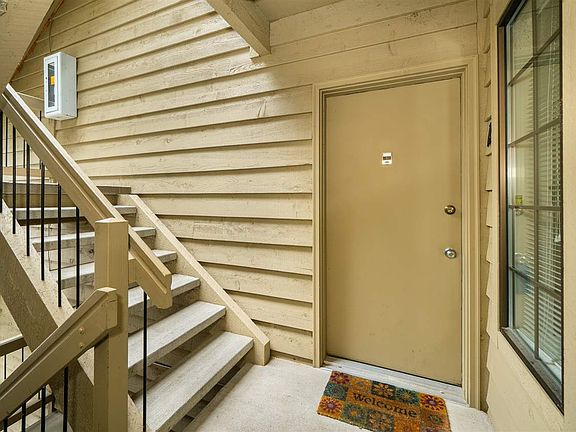 3rd image of 113 S Neyland Ave APT 1