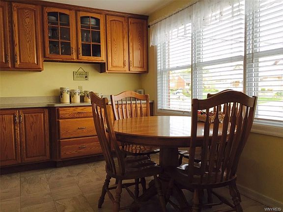 5th image of 15 Wintergreen Pl