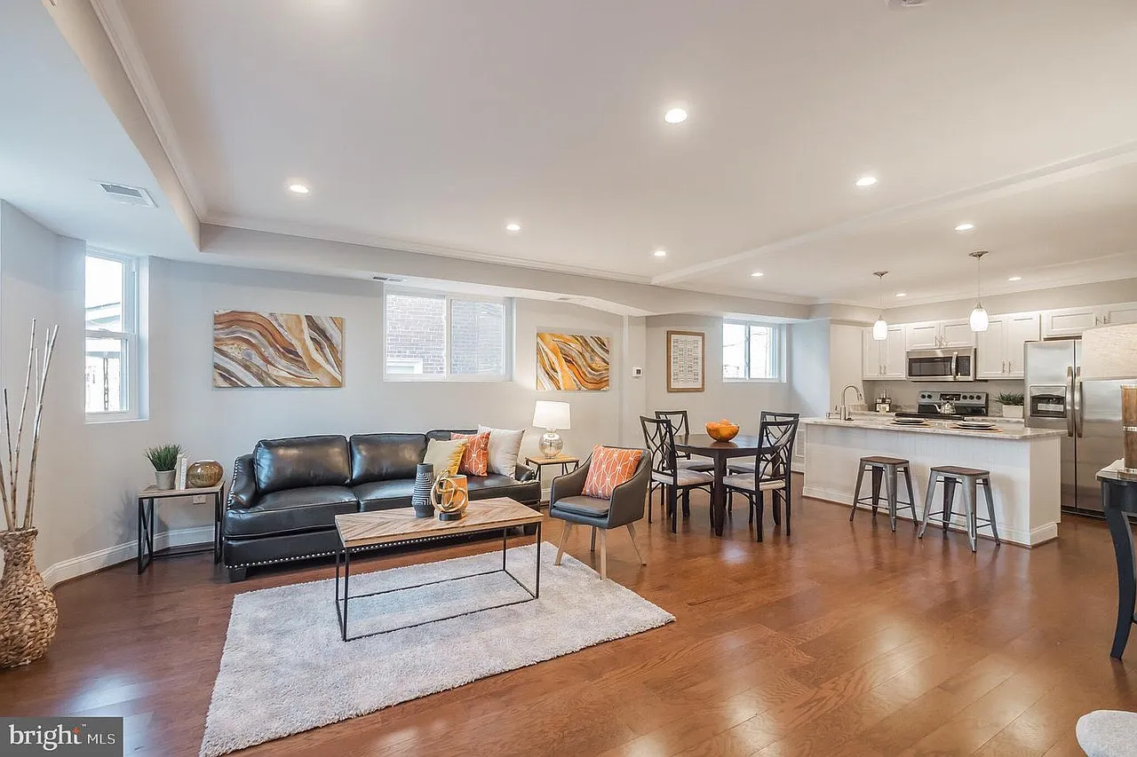 3 bed, 2.5 bath, 1732 sqft, $3,000 — Photo 1