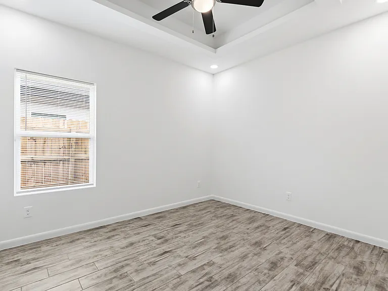 11504 N 25th St #2 — Photo 8