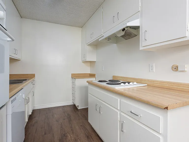 13157 Oxnard St #103 — Photo 8